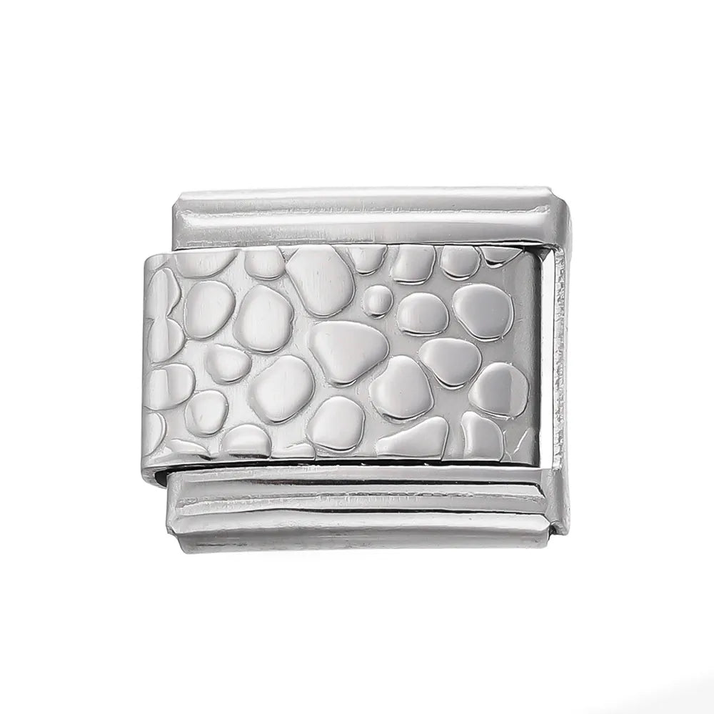 C23 - Pebble charm
